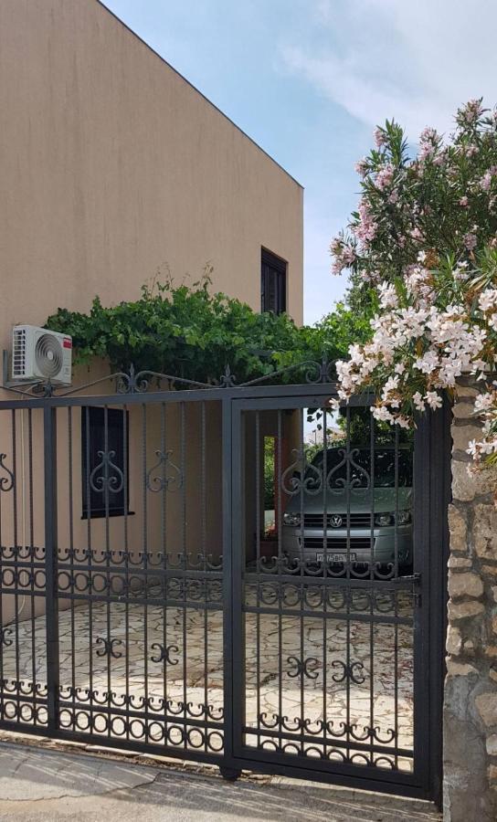 Villa Persik Utjeha Kültér fotó