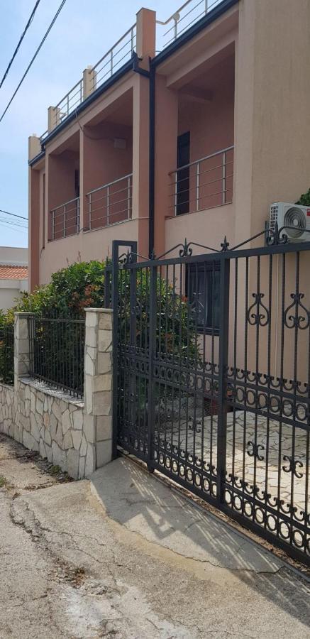 Villa Persik Utjeha Kültér fotó